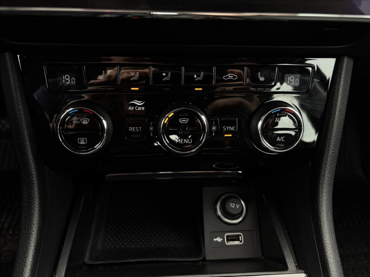 Škoda Superb Sedan / Limuzína 2,0 l 140 kw