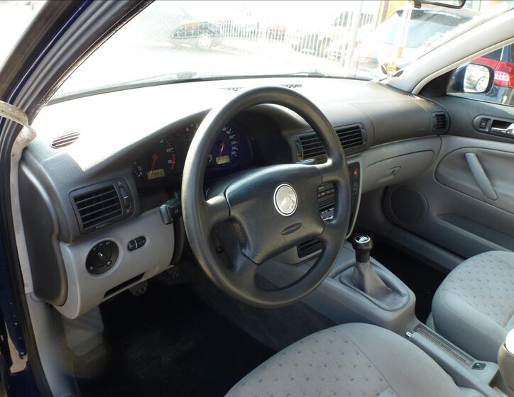 Volkswagen Passat Kombi 1,6 l 74 kw