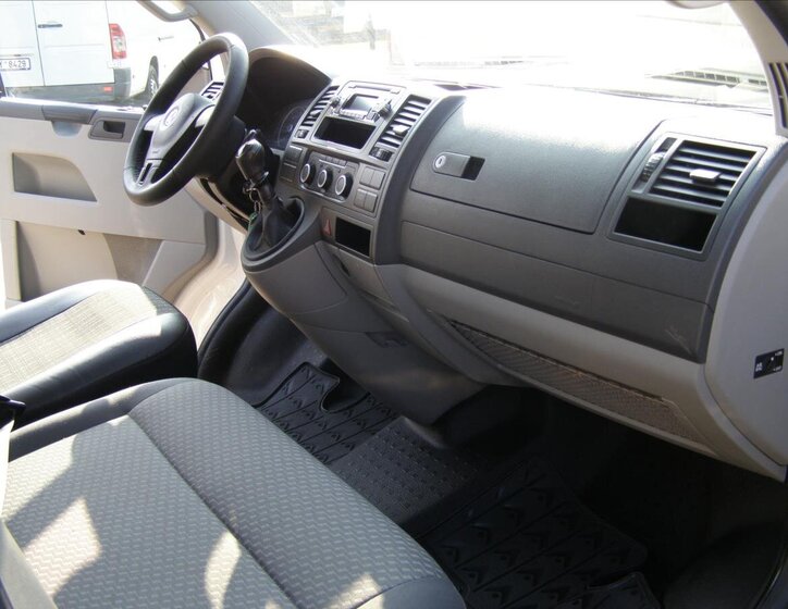 Volkswagen Caravelle 24