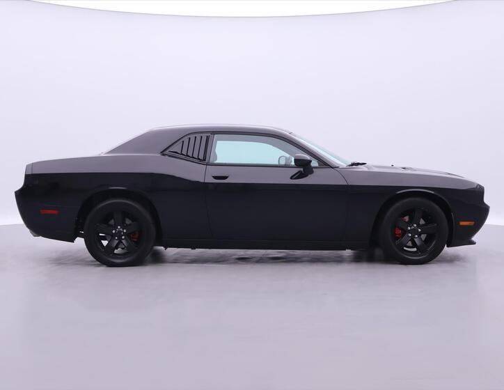 Dodge Challenger 8