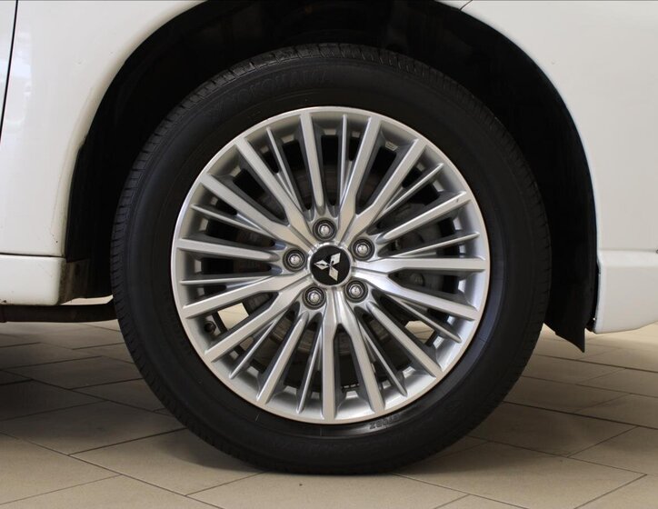 Mitsubishi Outlander SUV / Terénní 2,4 l 99 kw