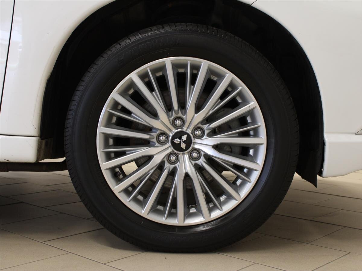 Mitsubishi Outlander SUV / Terénní 2,4 l 99 kw