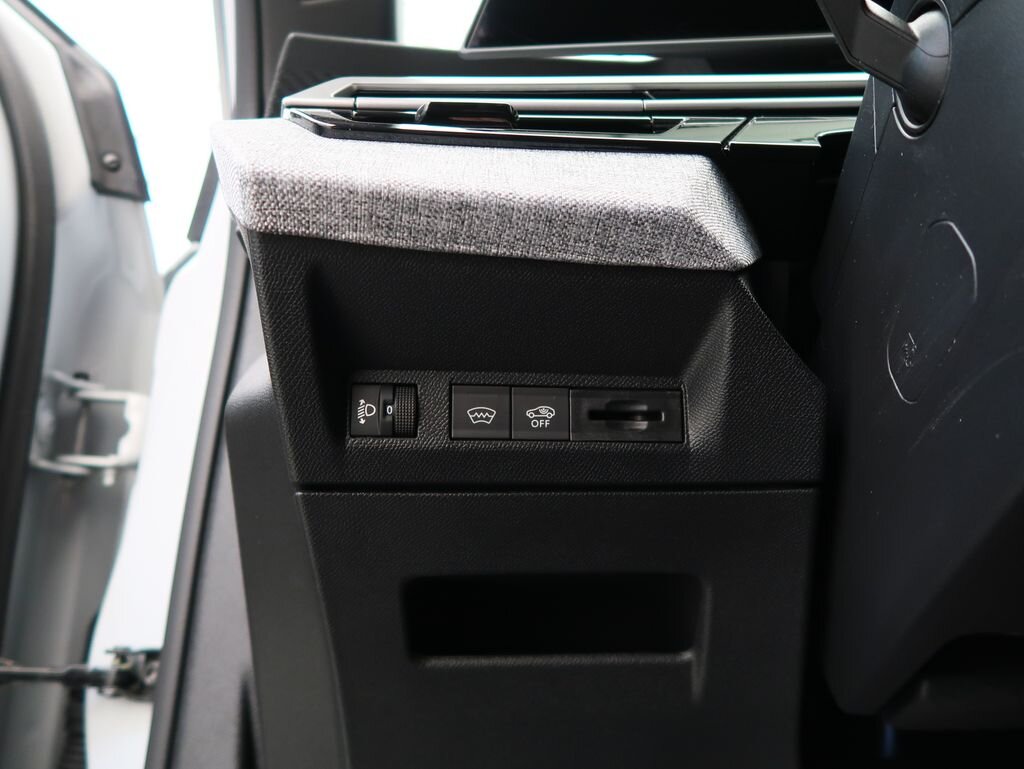 Peugeot 5008 SUV 1,2 l 100 kw