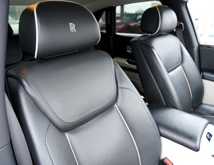 Rolls-Royce Ghost Sedan 6,6 l 420 kw