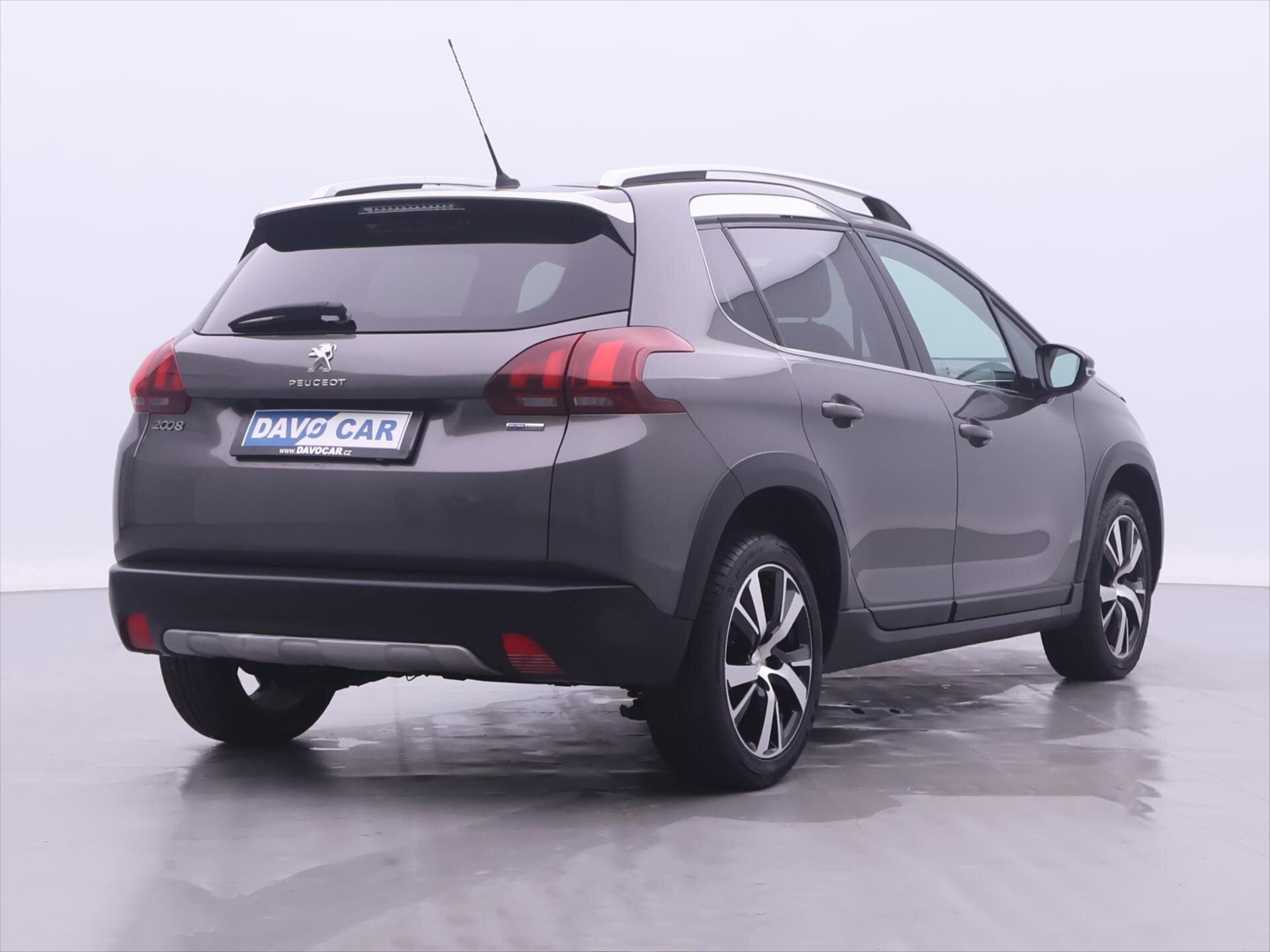 Peugeot 2008 SUV 1,2 l 81 kw