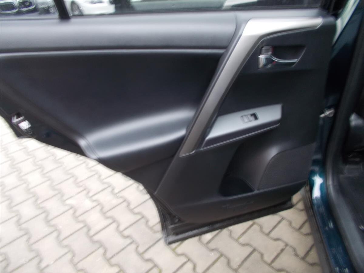 Toyota RAV4 SUV 2,5 l 114 kw