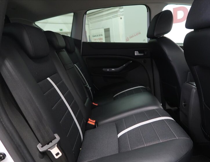 Ford Kuga SUV / Terénní 2,0 l 103 kw