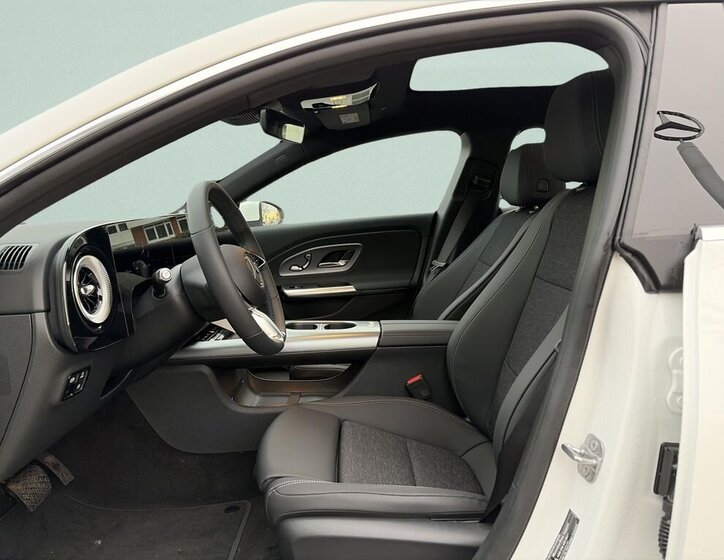 Mercedes-Benz CLA Sedan / Limuzína 1,3 l 120 kw