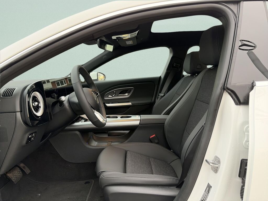 Mercedes-Benz CLA Sedan / Limuzína 1,3 l 120 kw