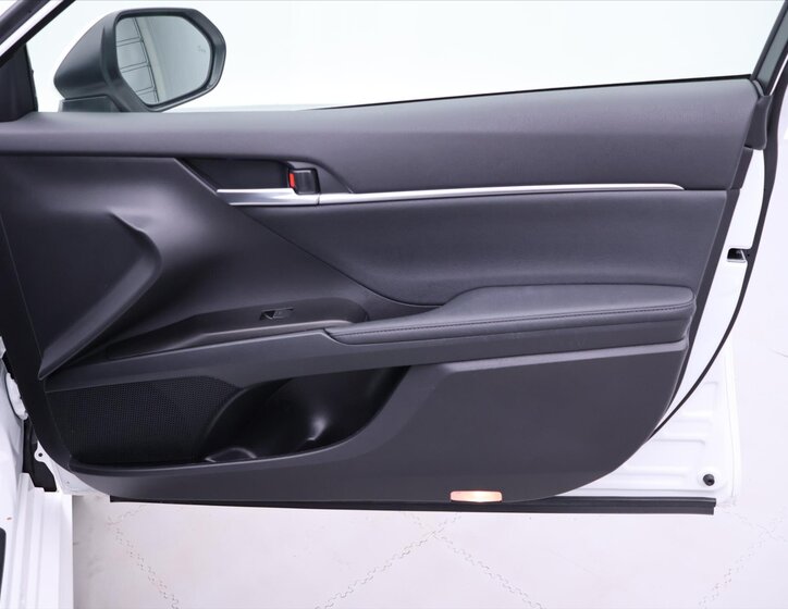 Toyota Camry Sedan / Limuzína 2,5 l 131 kw