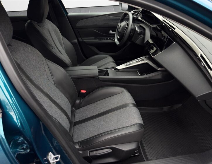 Peugeot 408 Liftback 1,2 l 96 kw