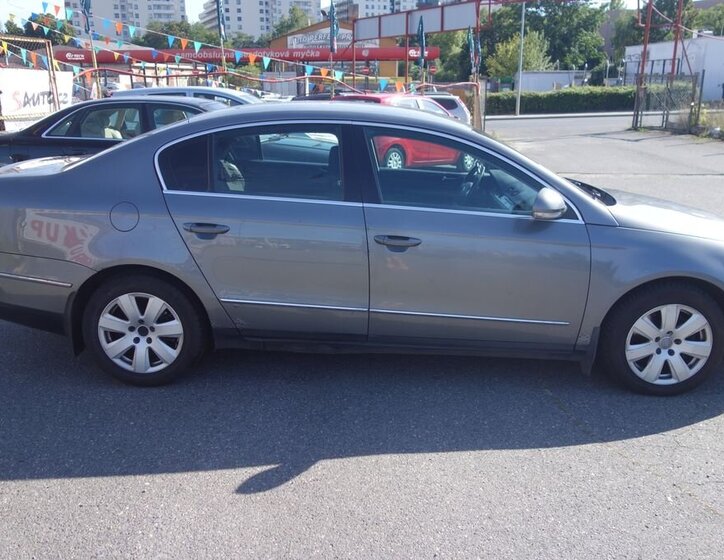 Volkswagen Passat Sedan 2,0 l 103 kw