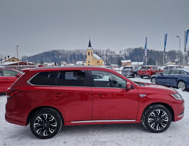 Mitsubishi Outlander SUV 2,4 l 165 kw