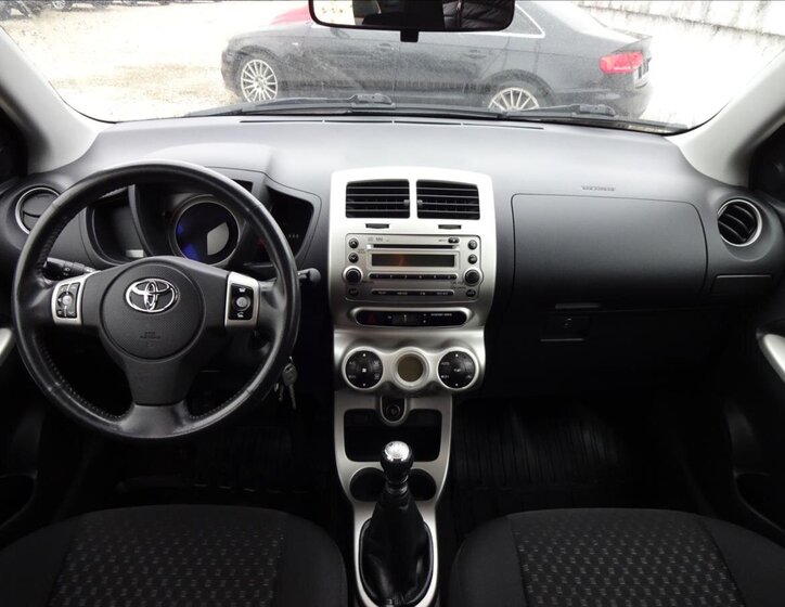 Toyota Urban Cruiser Hatchback 1,3 l 74 kw