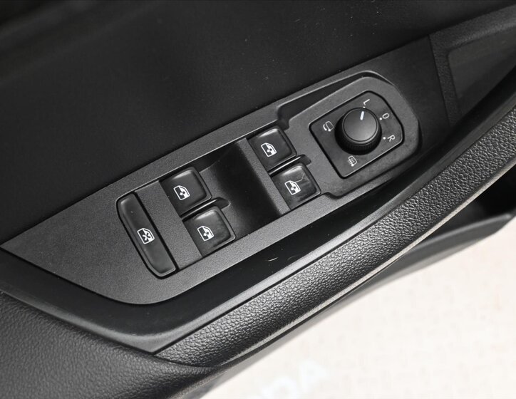 Škoda Karoq SUV / Terénní 1,5 l 110 kw