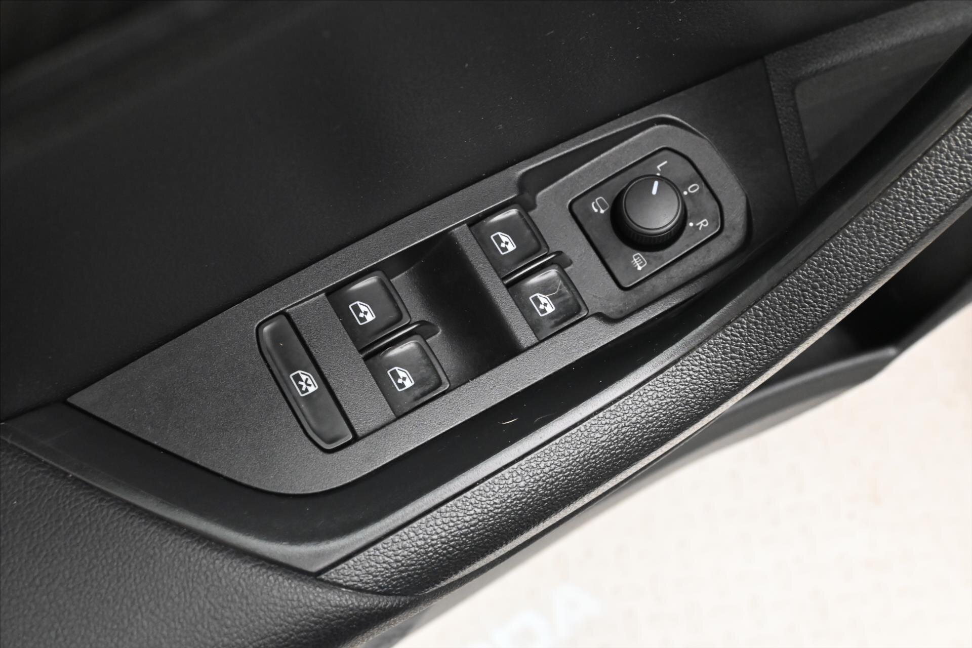 Škoda Karoq SUV / Terénní 1,5 l 110 kw