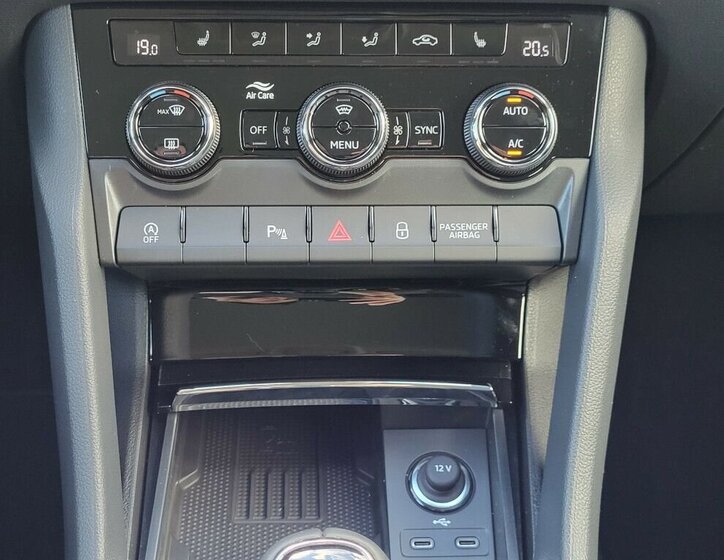 Škoda Karoq SUV / Terénní 1,5 l 110 kw