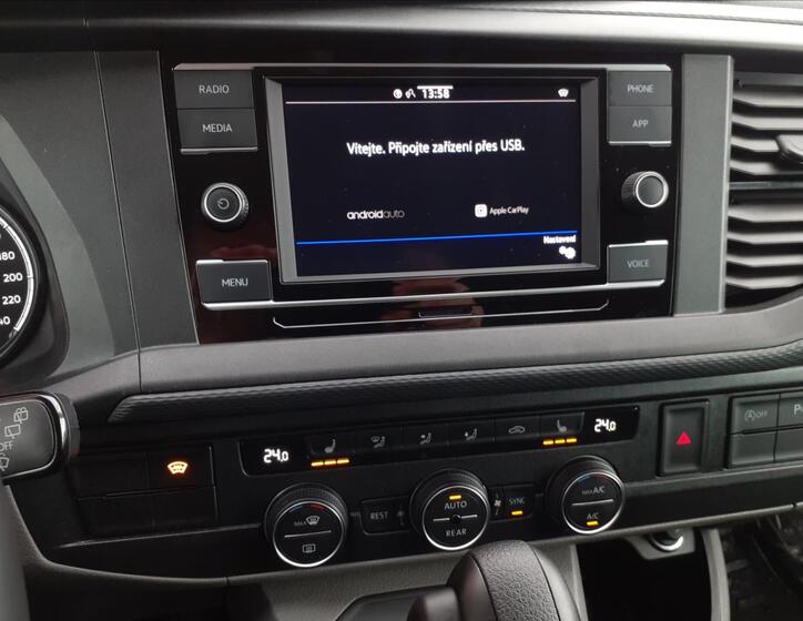 Volkswagen Caravelle 10