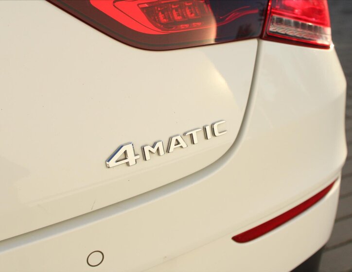 Mercedes-Benz CLA Sedan 2,0 l 140 kw