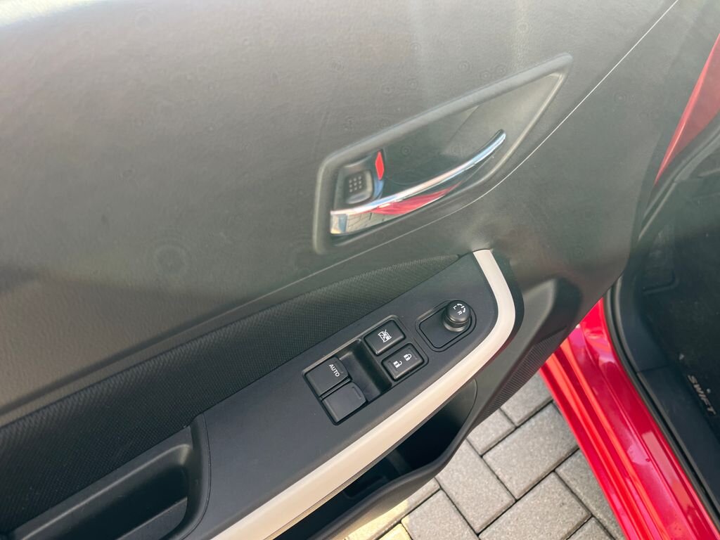 Suzuki Swift Hatchback 1,2 l 61 kw