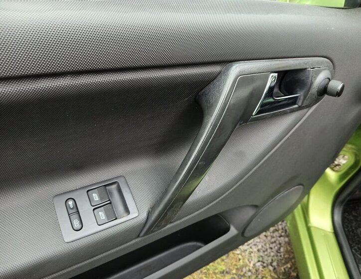 Volkswagen Polo Hatchback 999,0 37 kw