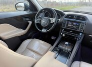Jaguar F-Pace 14
