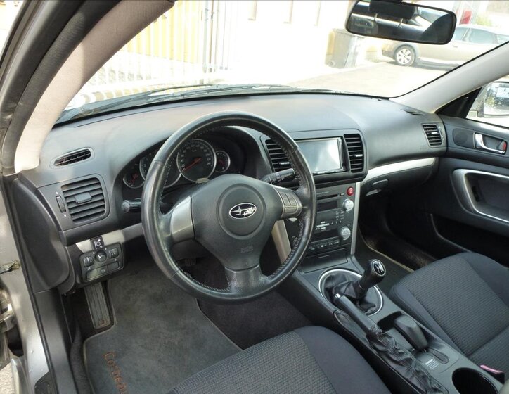 Subaru Legacy Kombi 2,0 l 121 kw