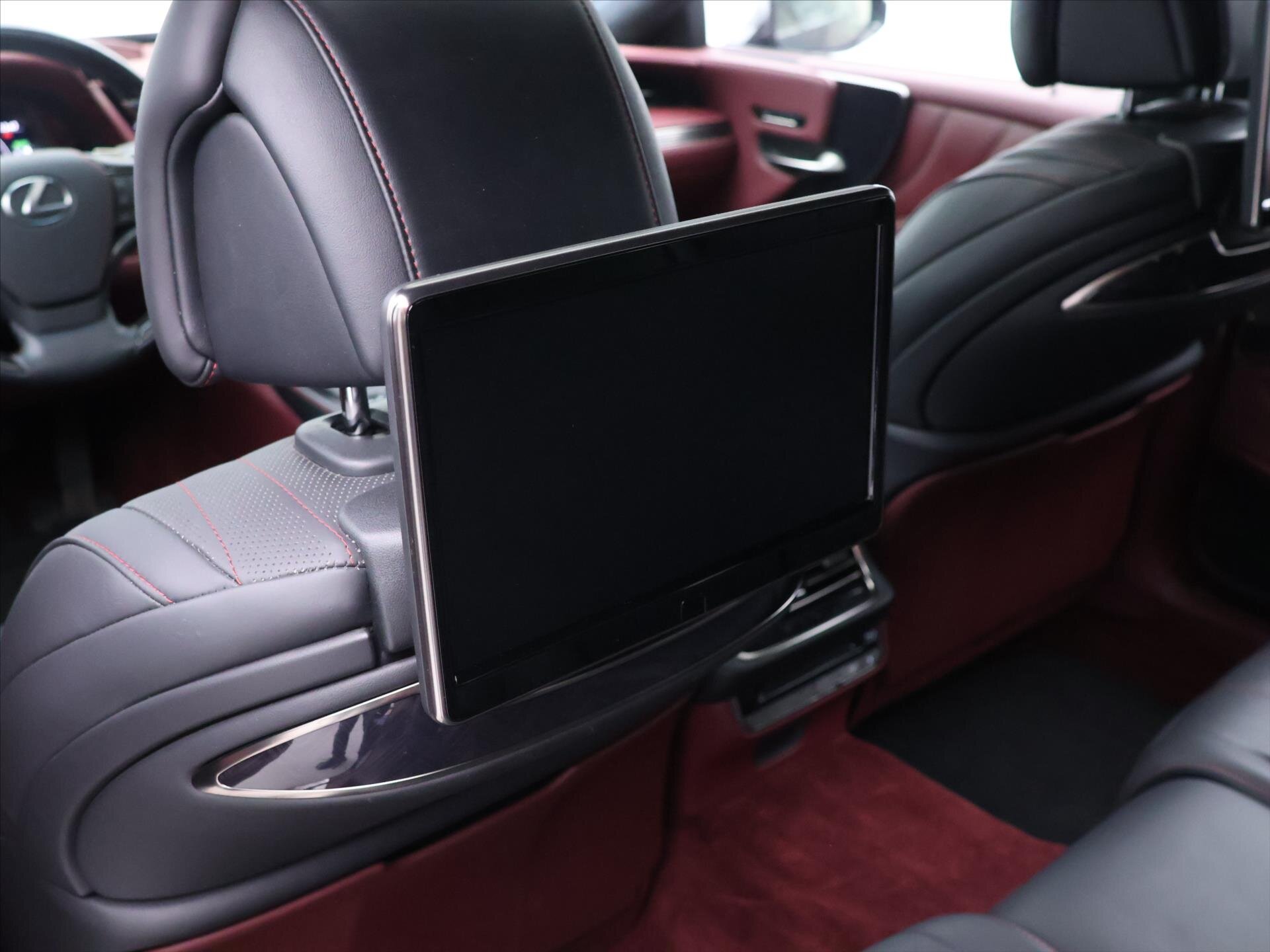 Lexus LS 500h Sedan / Limuzína 3,5 l 220 kw