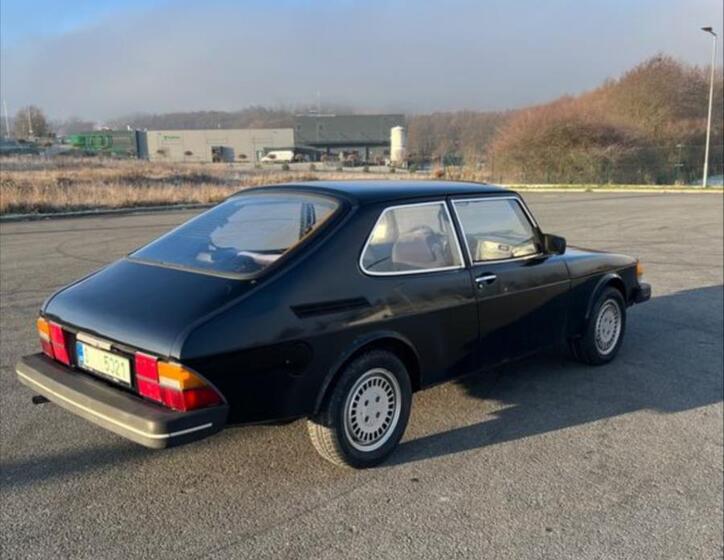 Saab 900 4
