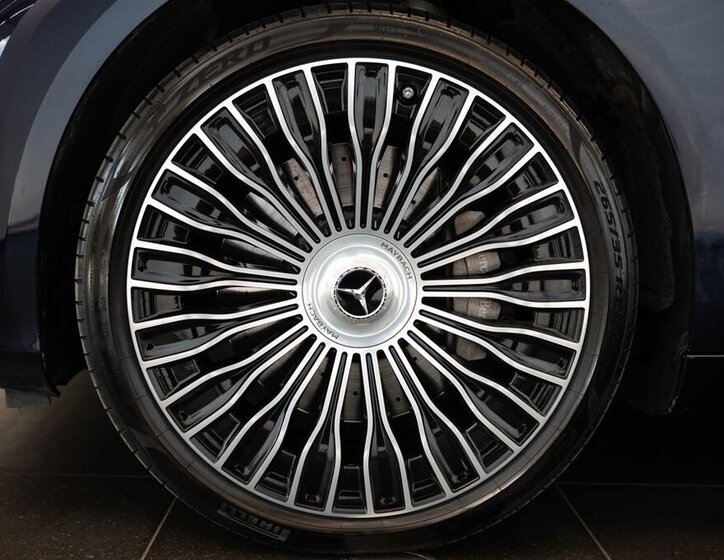 Mercedes-Benz Ostatní Sedan / Limuzína 6,0 l 450 kw