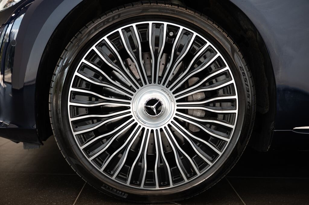 Mercedes-Benz Ostatní Sedan / Limuzína 6,0 l 450 kw