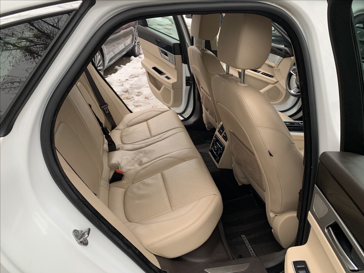 Jaguar XF Sedan 2,0 l 132 kw