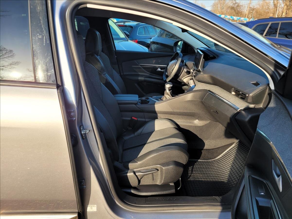 Peugeot 5008 SUV 1,5 l 96 kw