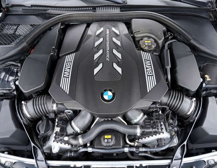 BMW Řada 8 Kabriolet 4,4 l 390 kw