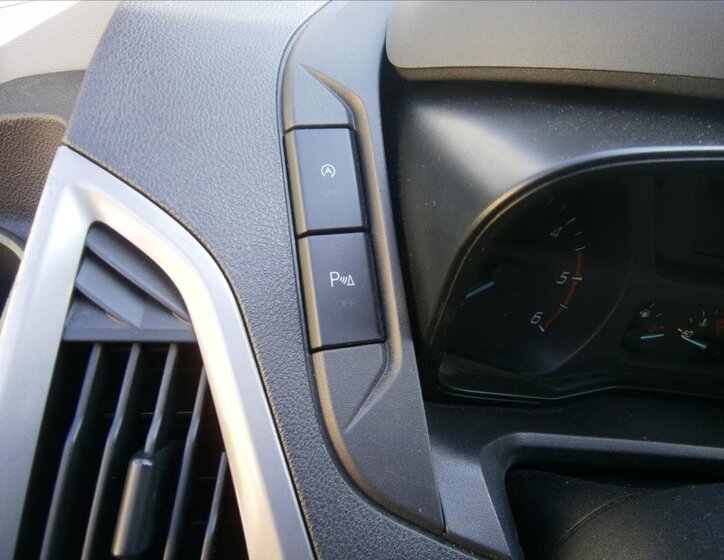 Ford Tourneo Custom Kombi 2,0 l 96 kw