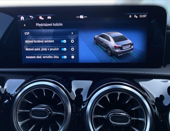 Mercedes-Benz Třídy A Sedan / Limuzína 1,3 l 120 kw