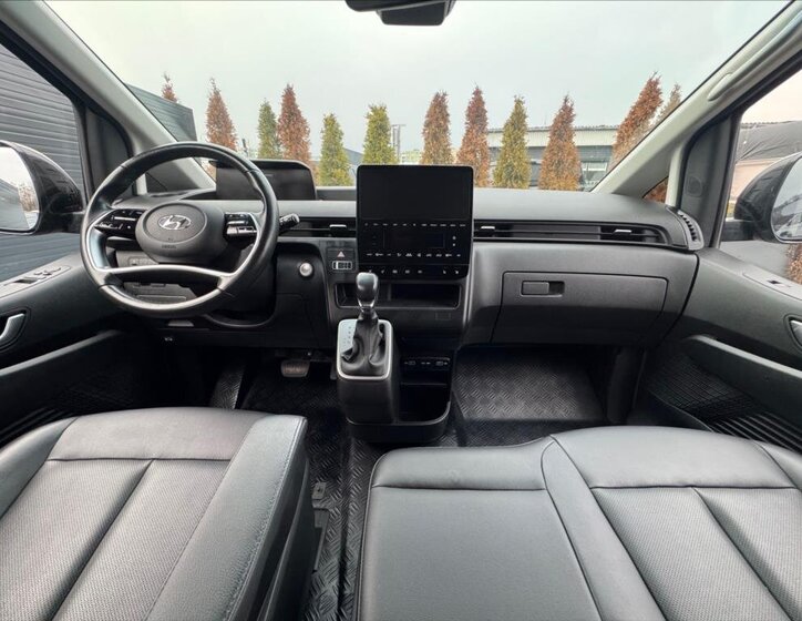 Hyundai Staria 13