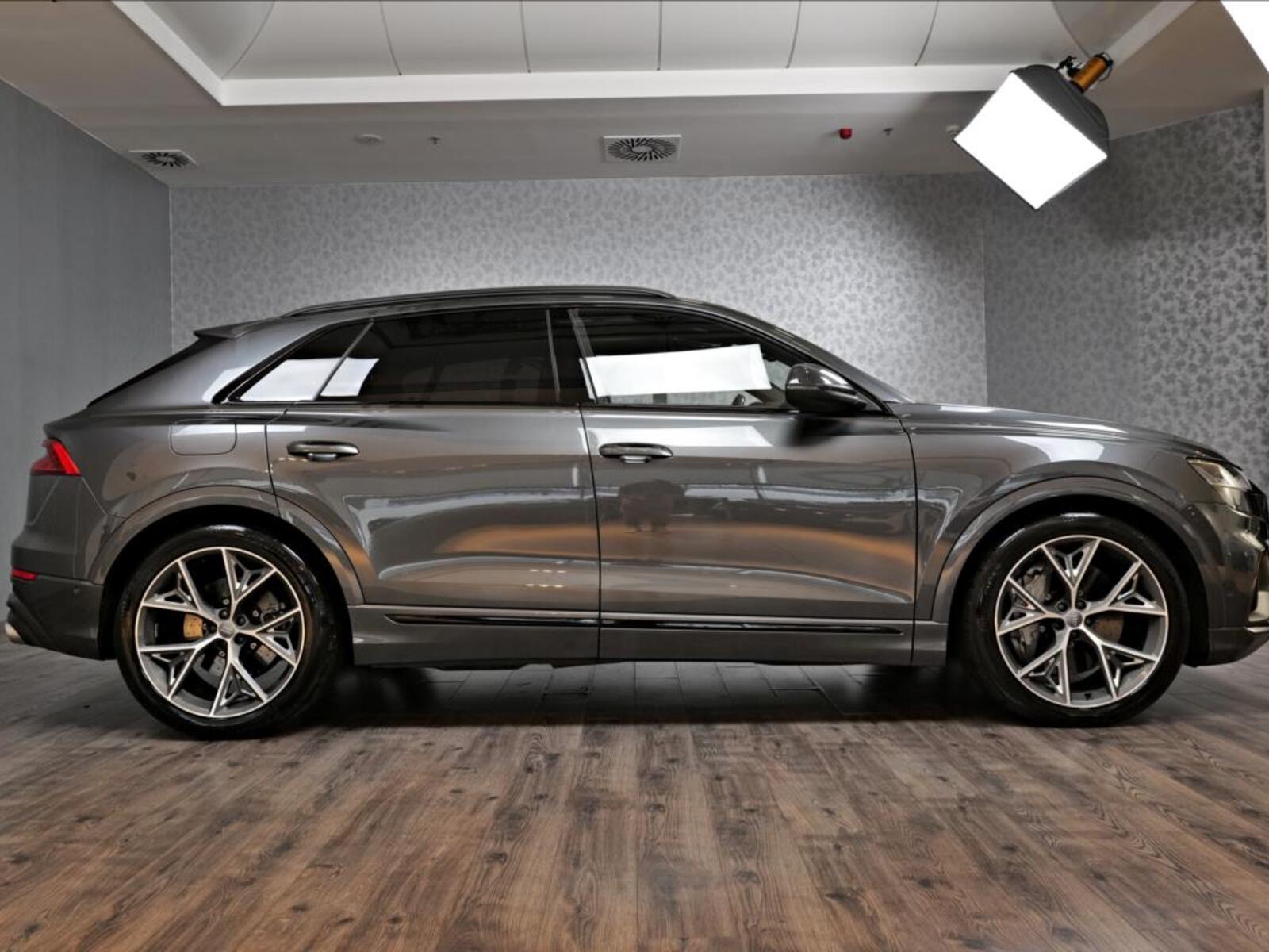 Audi SQ8 3