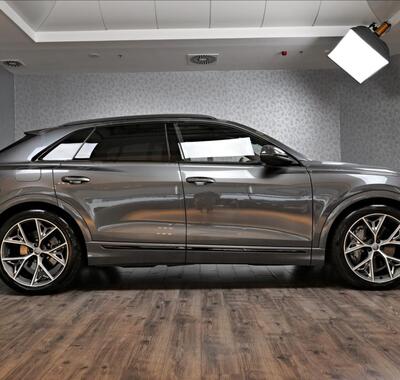 Audi SQ8 3