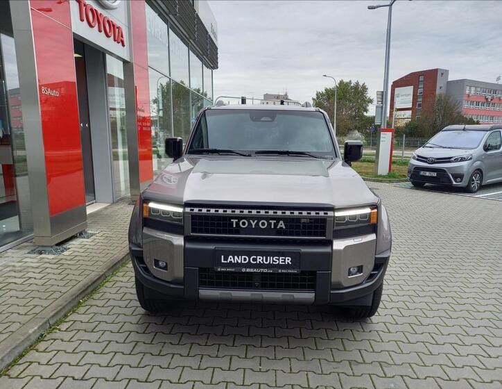 Toyota Land Cruiser 2