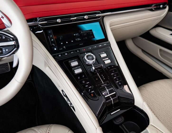 Aston Martin Ostatní Kabriolet 4,0 l 500 kw