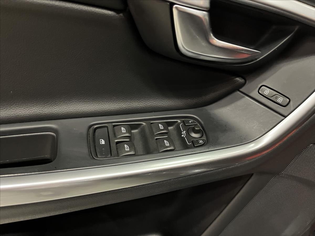 Volvo V60 Kombi 2,4 l 140 kw