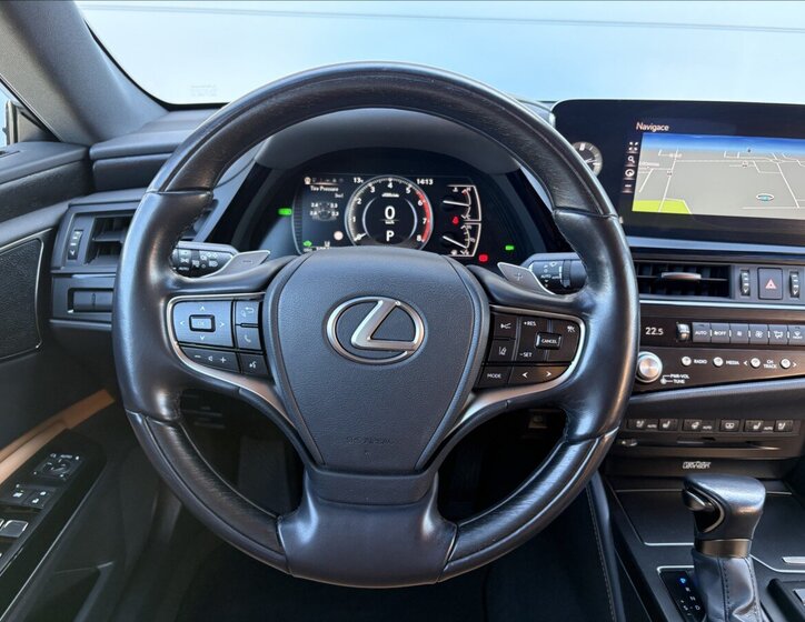 Lexus ES 300h Sedan / Limuzína 2,5 l 131 kw