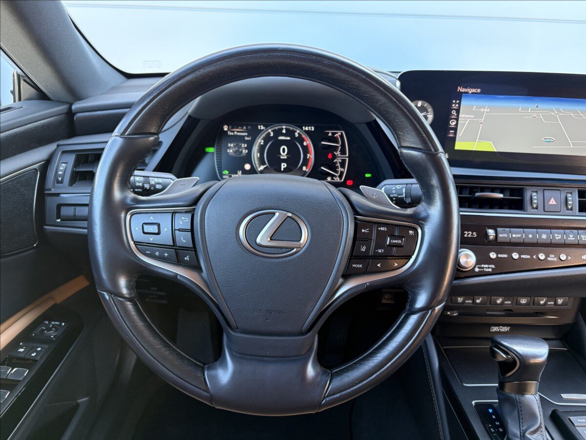 Lexus ES 300h Sedan / Limuzína 2,5 l 131 kw