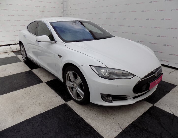 Tesla Model S 5