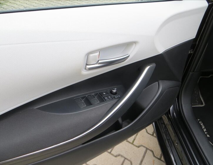 Toyota Corolla Kombi 2,0 l 112 kw