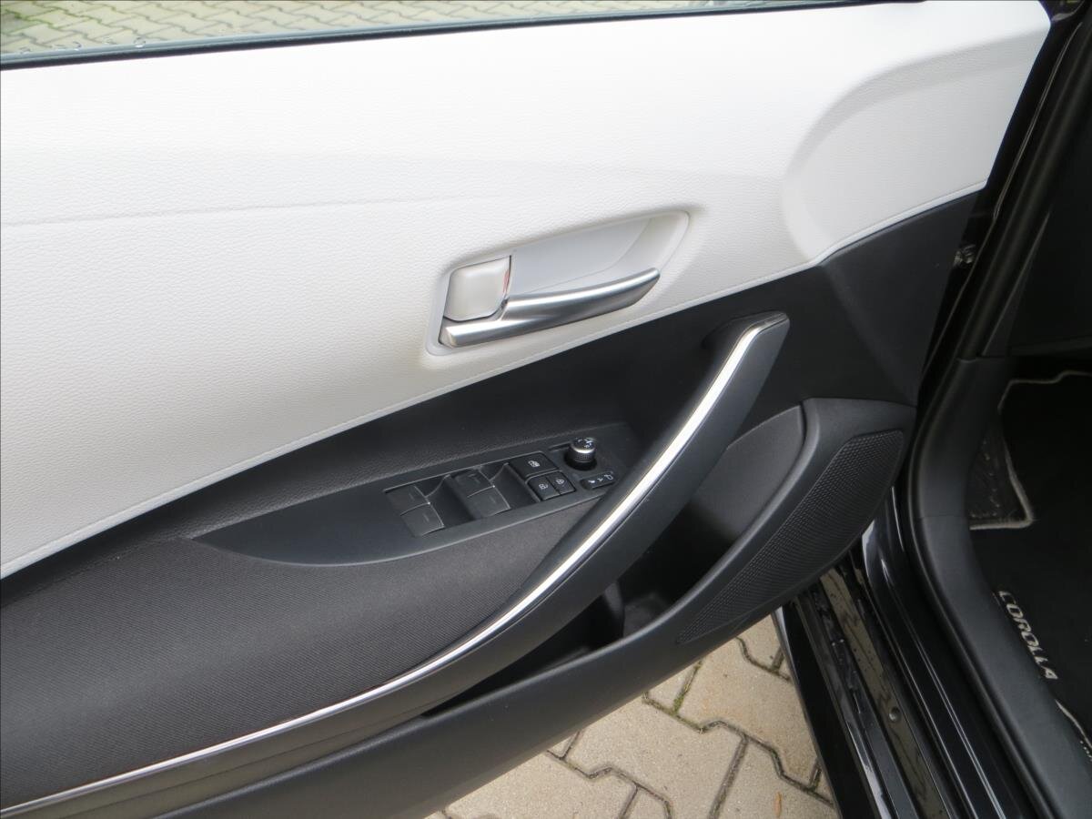 Toyota Corolla Kombi 2,0 l 112 kw