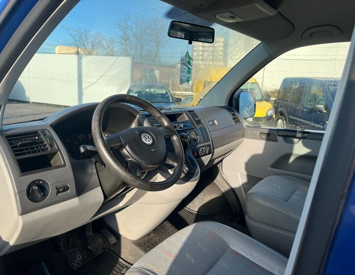 Volkswagen Caravelle 13