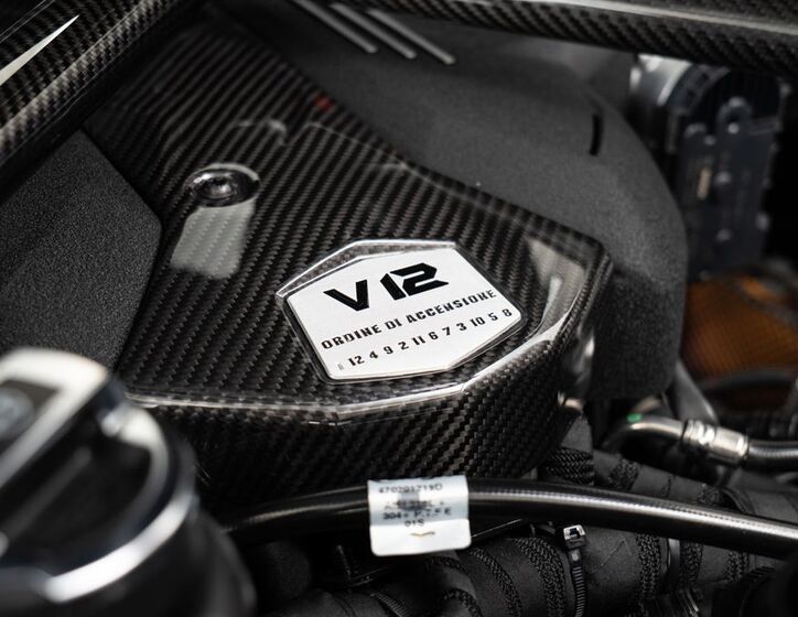 Lamborghini Aventador 21