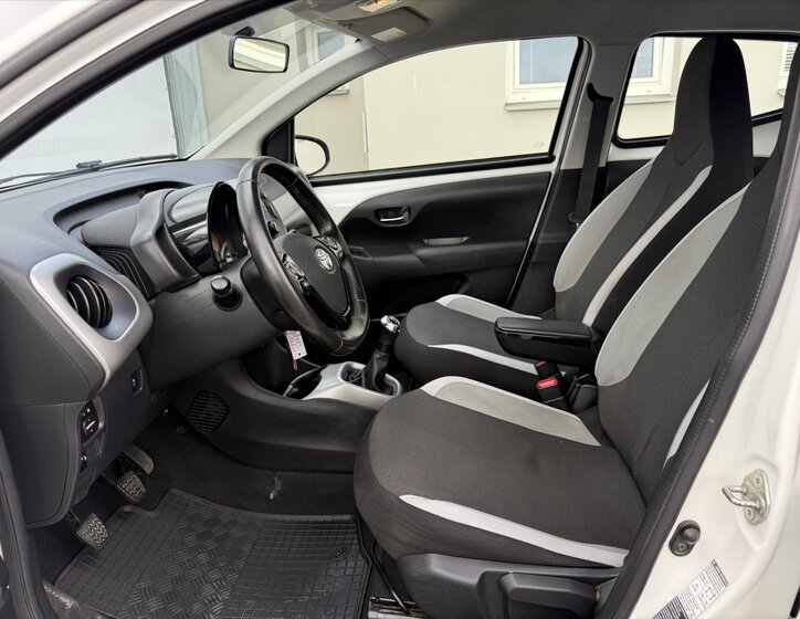 Toyota Aygo Hatchback 998,0 51 kw